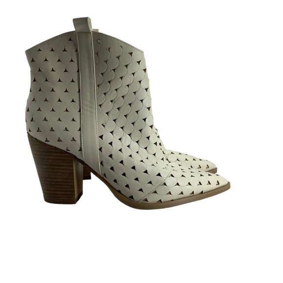 Corina Embossed Perforated Western Style Ankle Boots Women Sz EU39 US 8.5 Heeled - Picture 2 of 5